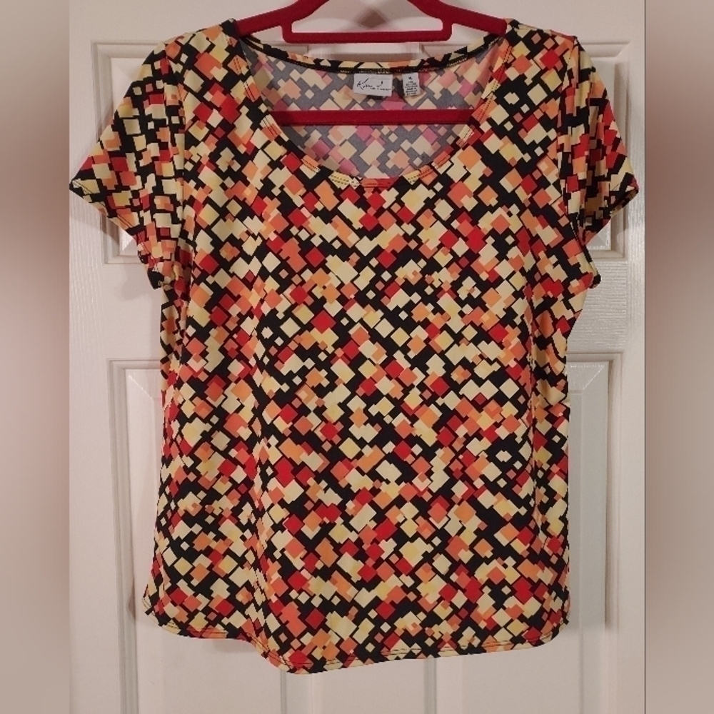 KIM Rogers Multicolor Short Sleeve top Size M.